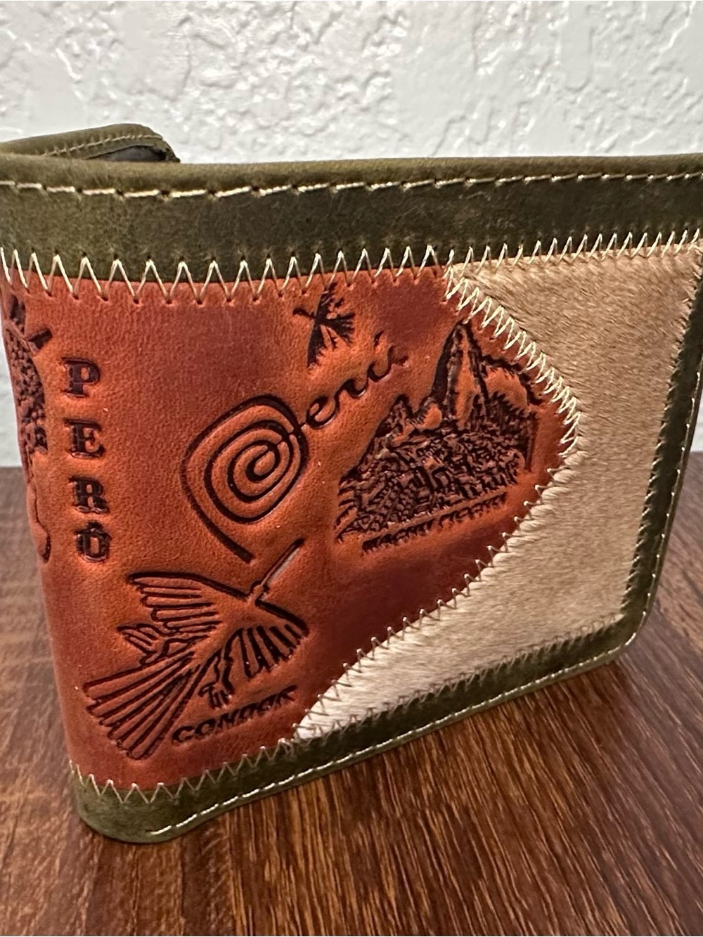 Handcrafted Peruvian Tooled
Leather Bifold Wallet Machu Picchu & Nazca Lines